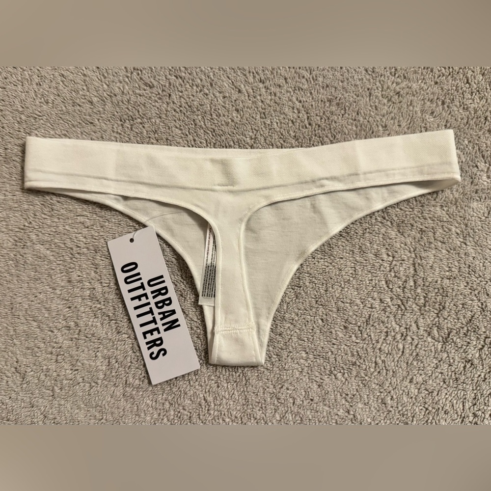 Urban Outfitters - Out From Under - Minimal Seamless Knit Thong - XS - Picture 8 of 12